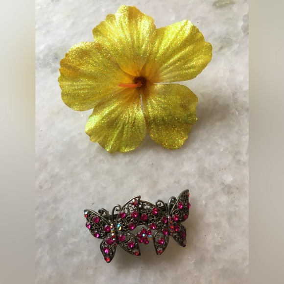 💖✨Pink Butterfly Barrette with crystals ✨ & Yellow glitter Flower Barrette 💖🌼✨✨ - Picture 16 of 16
